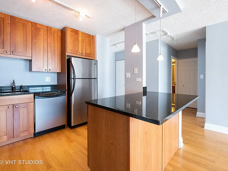 450 W Briar Pl #11M — Photo 5