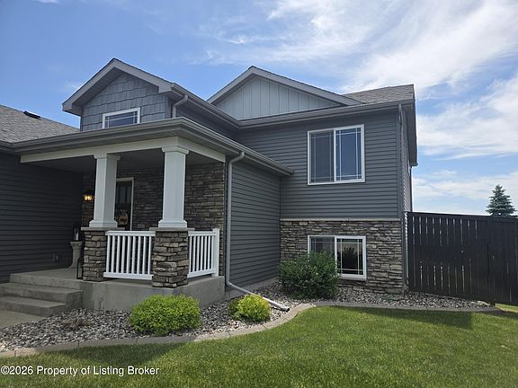 3rd image of 2070 Canyon Dr