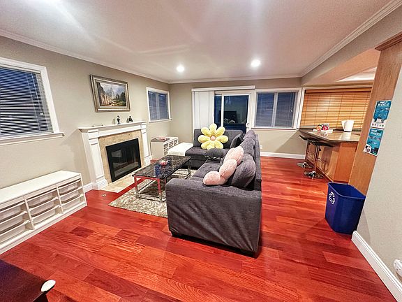 3rd image of 396 Los Pinos Way