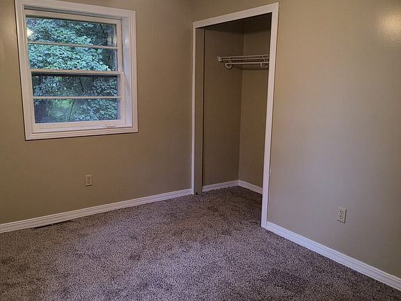 4th image of 1129 White Pond Dr