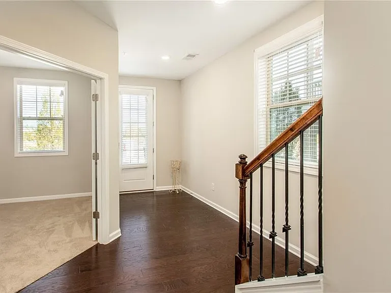 335 Beacons Pl — Photo 2