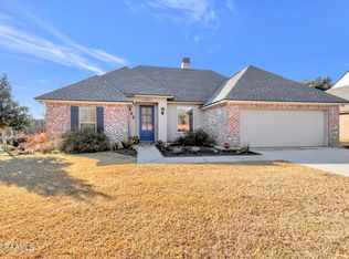 215 Barksdale Dr, Broussard, LA 70518