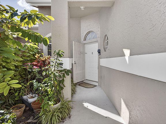 4th image of 602 Sabal Palm Lane