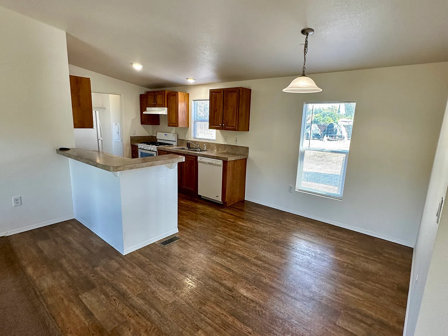 3 bed, $2,500 — Photo 2