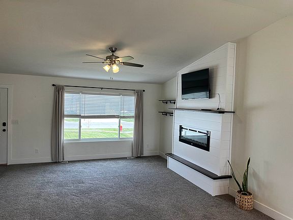 3rd image of 3412 W Ave