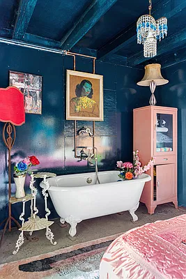 Sold by Compass | media 17