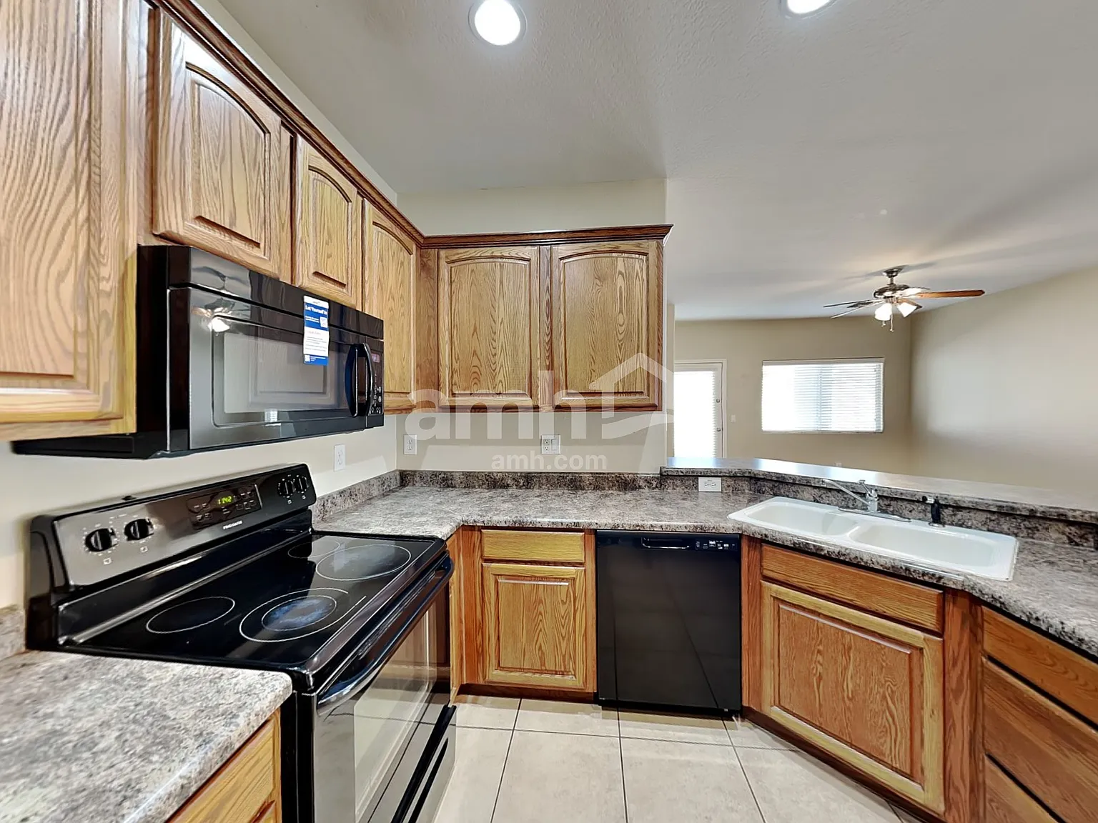 4 bed, 2.0 bath, 1669 sqft, $2,095 — Photo 3