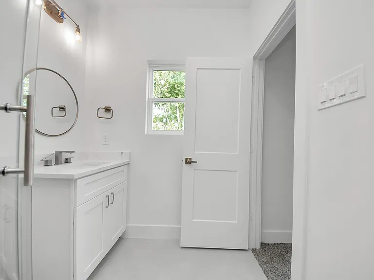 611 E 39th St #D — Photo 27