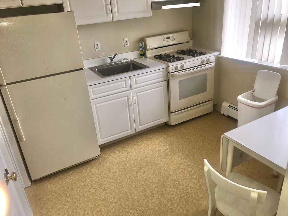 Eat in kitchen