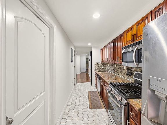 4th image of 186 Covert St