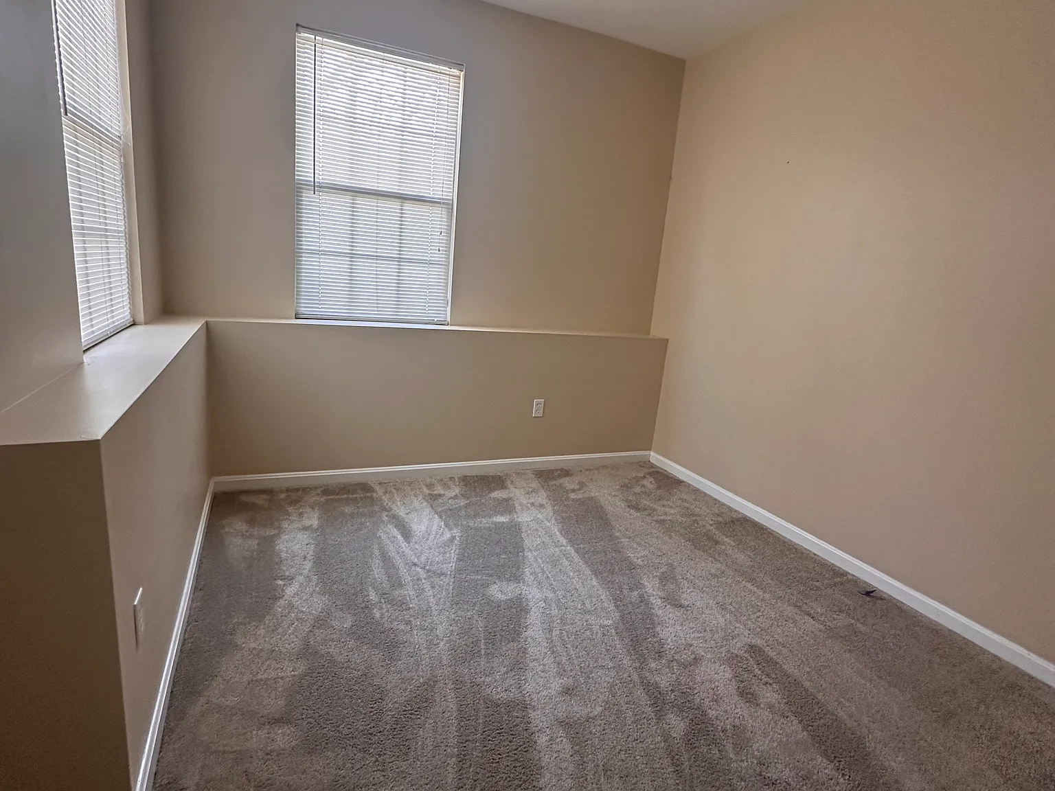 2 bed, 964 sqft, $2,000 — Photo 2