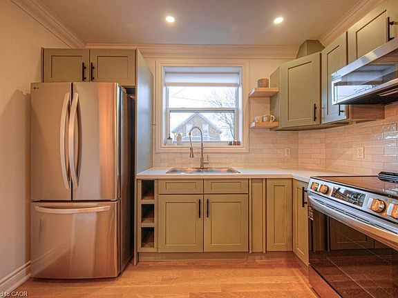 4th image of 30 Dunbar Rd S