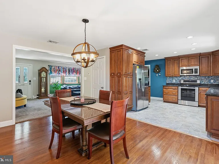 2329 Coles Blvd — Photo 9