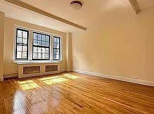 134 W 58th St APT 1606, New York, NY 10019