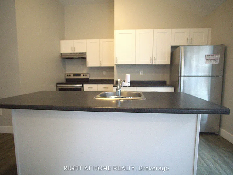 371 Vesta Pl #B — Photo 5