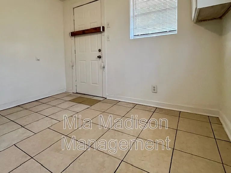 211 W 59th St #A — Photo 20