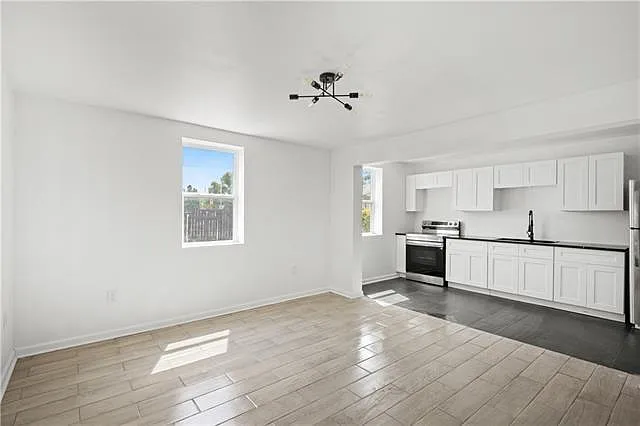 4 bed, 2.0 bath, 1100 sqft, $1,800 — Photo 3