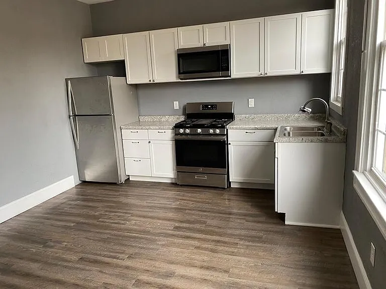 471 N State Ave #4 — Photo 2