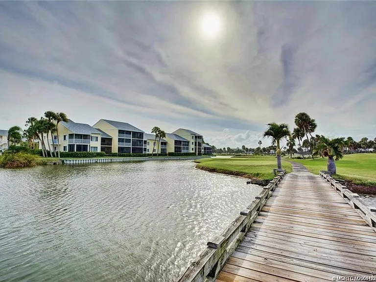 5565 NE Gulfstream Way — Photo 4