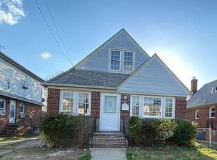 8238 260th St, Glen Oaks, NY 11004