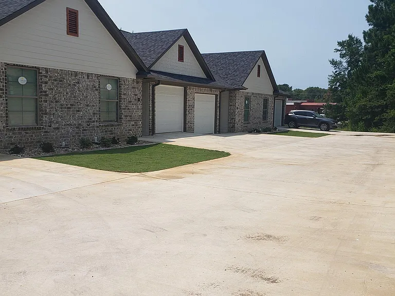 475 S Industrial St — Photo 11