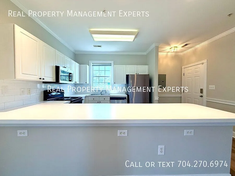 Beautiful 2BR/2BA condo in Charlotte Near UNCC! — Photo 1