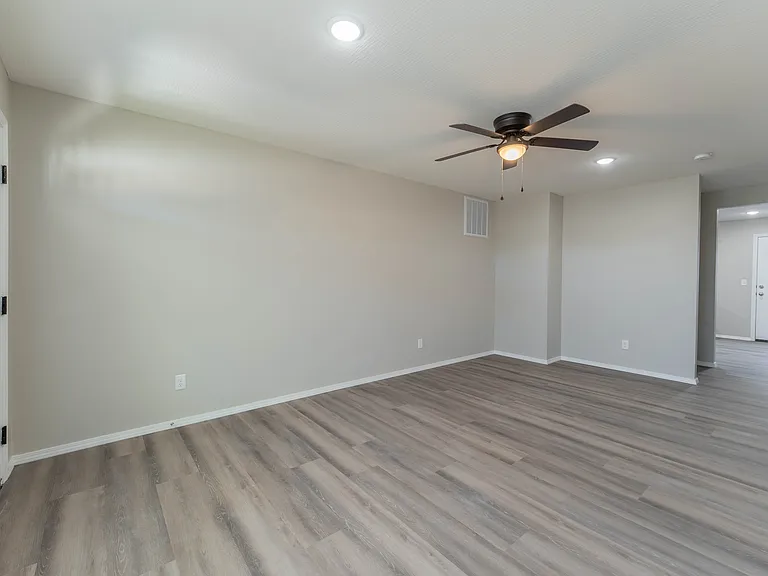 Oakwood Heights Townhomes — Photo 31