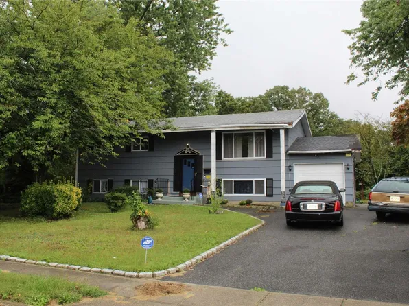 49 Circle Drive, Wheatley Heights, NY 11798