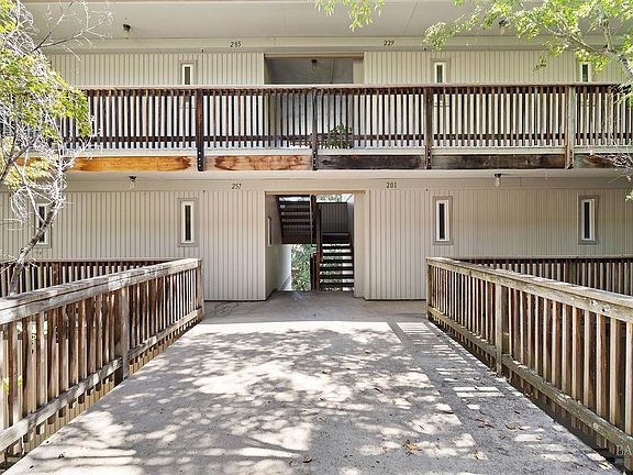 3rd image of 229 Nautical Court