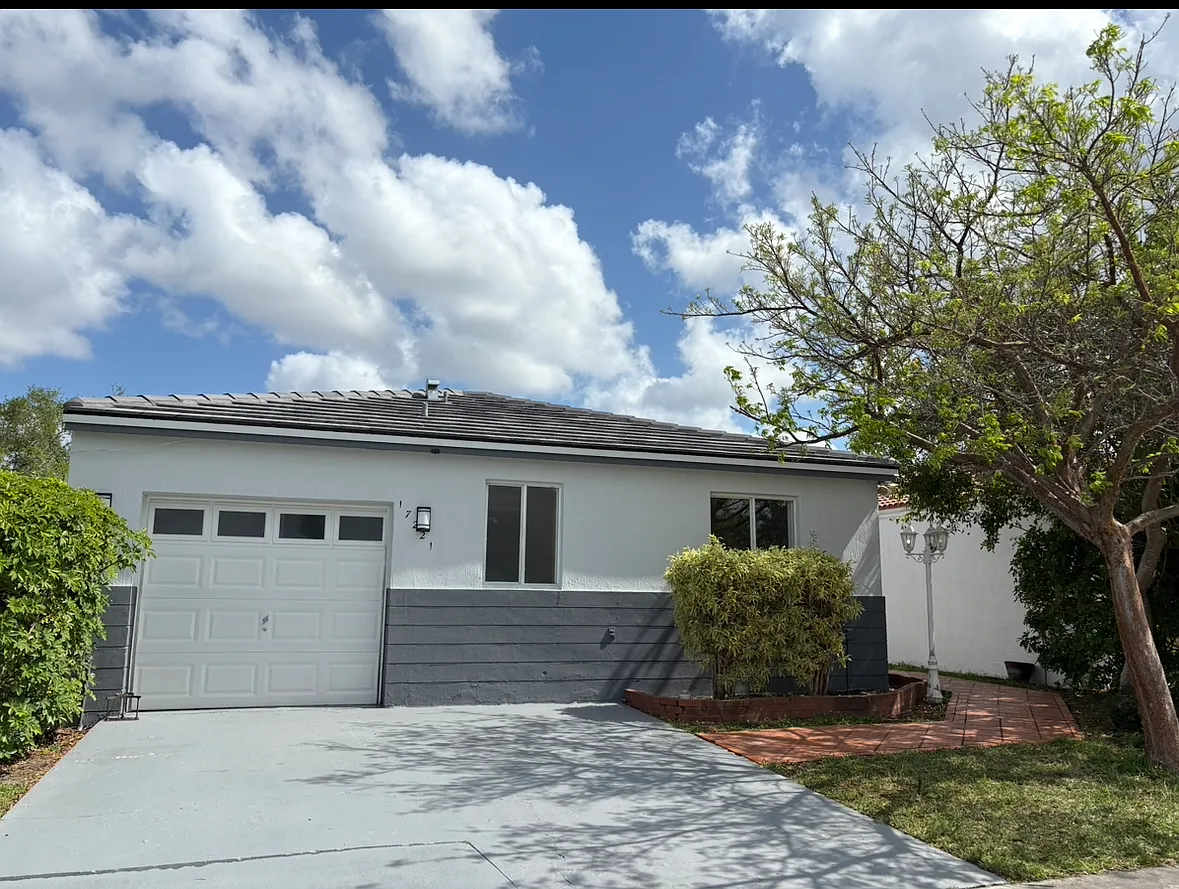 Building Photo - 17221 SW 142nd Ct