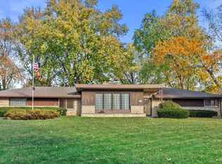 W149N7914 Menomonee Manor Dr, Menomonee Falls, WI 53051