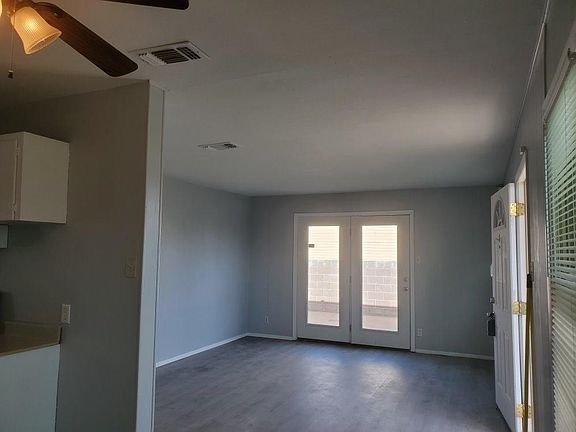 5th image of 2464 Glenwood Dr