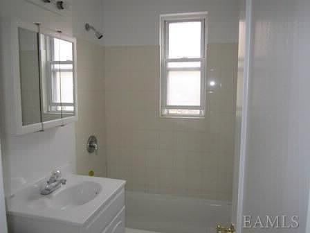 5th image of 4130 Murdock Ave