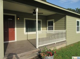 855 S Magnolia Ave, Luling, TX 78648