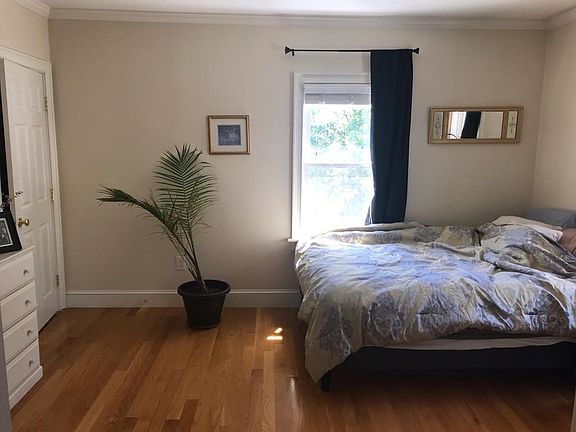 4th image of 83 Guinan St Unit 4