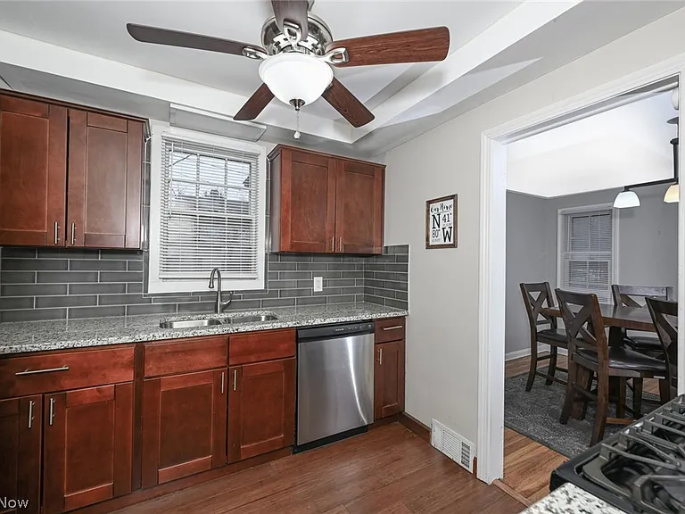 3699 Bainbridge Rd — Photo 14