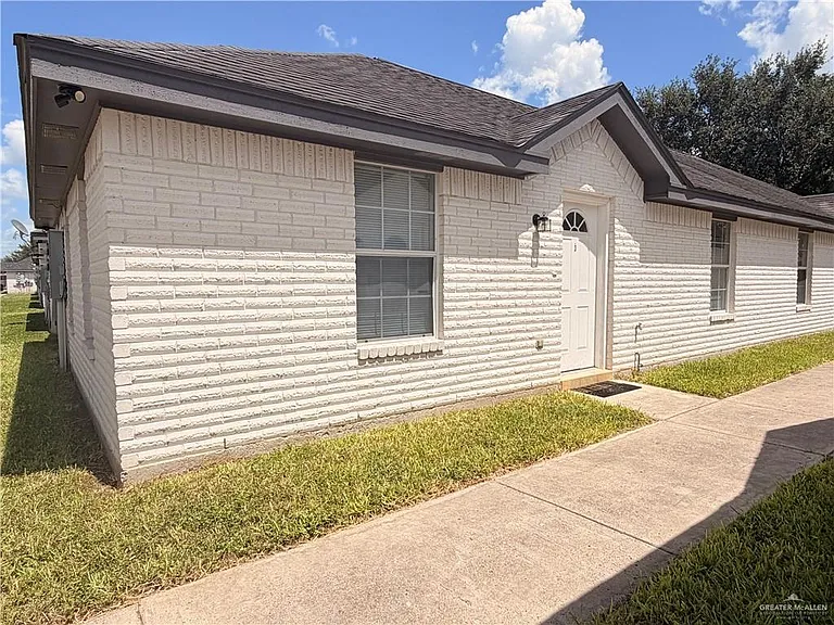 2113 W Carlos Dr — Photo 12