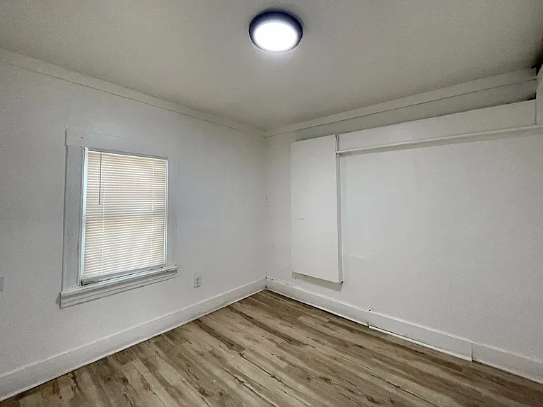 1523 E 4th Ave — Photo 9