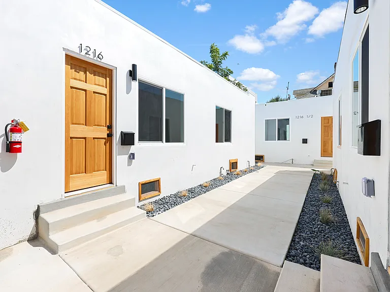 1214 S Mariposa Ave #121814 — Photo 12