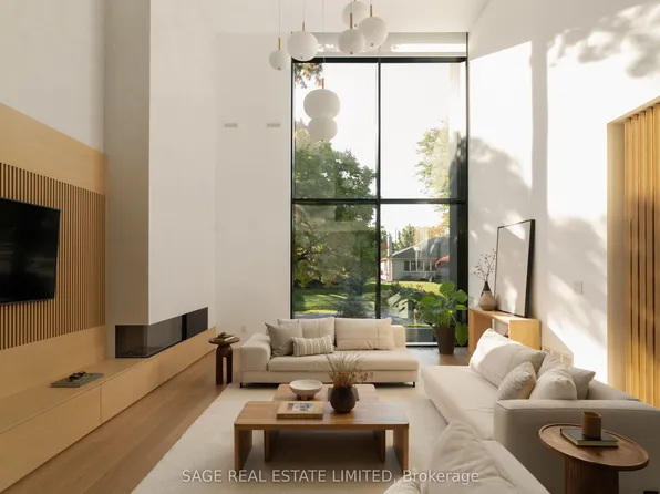 38 Ravensbourne Cres, Toronto, ON M9A 2A8