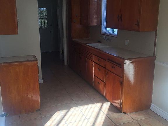 4th image of 8318 S Western Ave APT 4