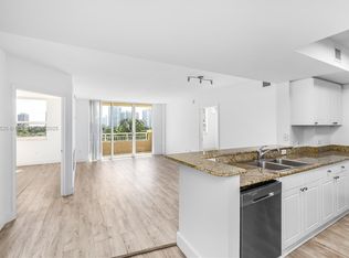 19501 W Country Club Dr APT 515, Aventura, FL 33180