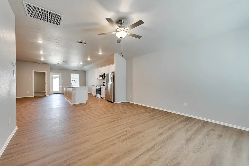 3 bed, 2.0 bath, 1511 sqft, $2,600 — Photo 3