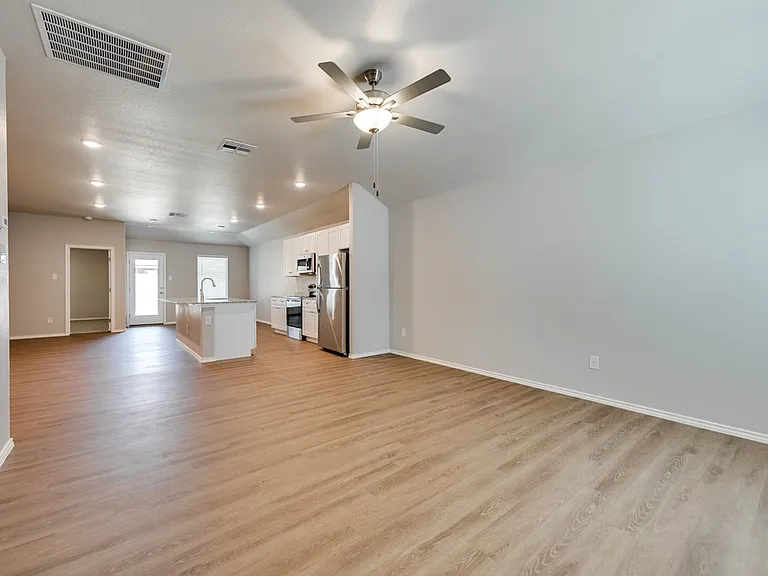 8211 E County Road 111 — Photo 3
