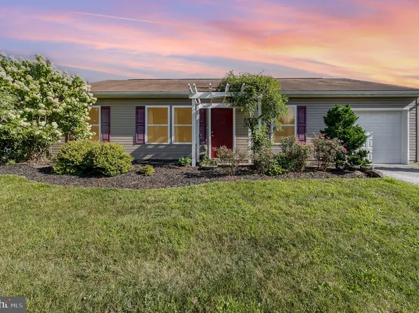 370 Hemlock Ln, Etters, PA 17319