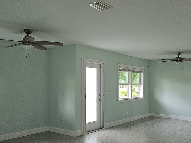 1626 Grace Ave — Photo 2