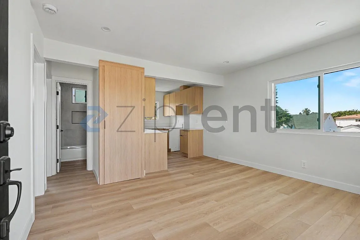 2 bed, 600 sqft, $3,000 — Photo 3