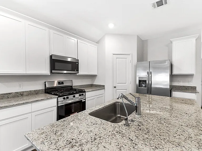 3710 Turnpike Dr — Photo 7