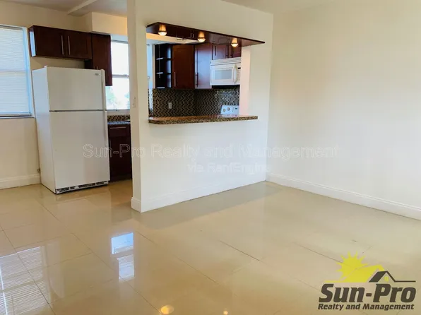 1065 N Atlantic Ave #10, Daytona Beach, FL 32118