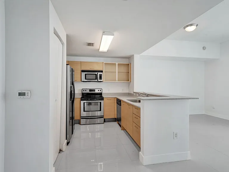 350 NE 24th St #509 — Photo 6